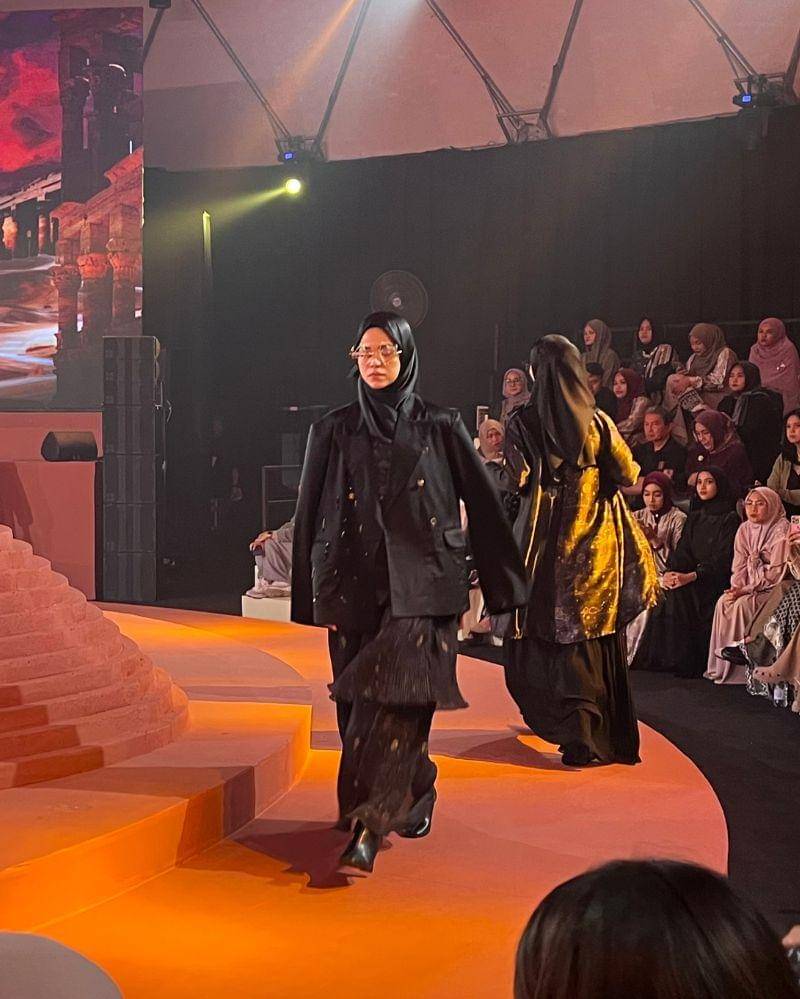 Fashion Show "Journey" koleksi Ramadan 2024 oleh Zaskia Sungkar dan Shi by Shireen, Minggu (25/2/2024) - Popmama.com/Putri Syifa N